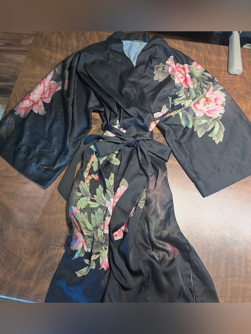 KIM + ONO Peony & Bird Short Kimono Robe